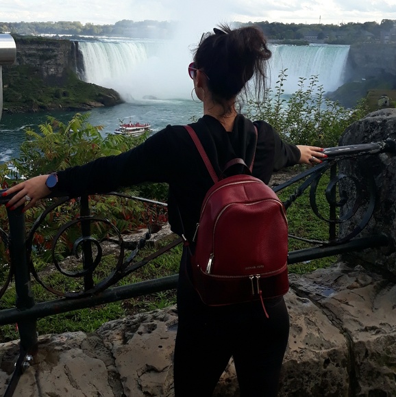 Meet your Posher, Jessica - Picture 2 of 5